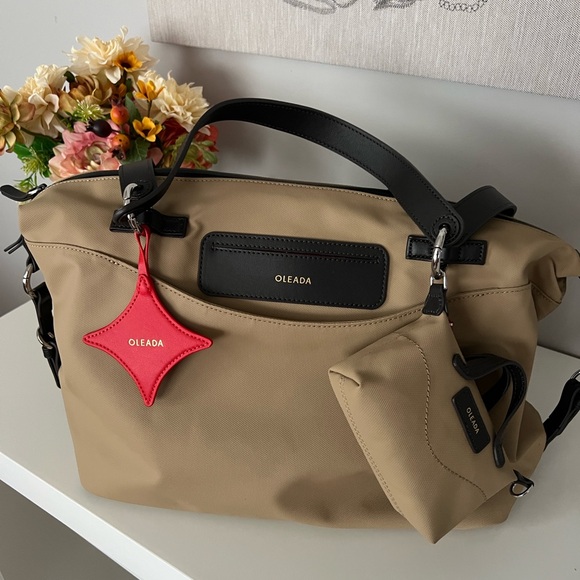 oleada Handbags - Oleada Tan and Black Shoulder Bag